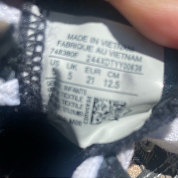 Converse All Star "Dark Knight"
Batman Chuck Taylor - Picture 6 of 6